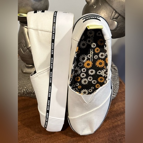 Last day to buy! Final price. Toms Platform tenny. size 7.5. Bee Kind. canvas. - Picture 9 of 9